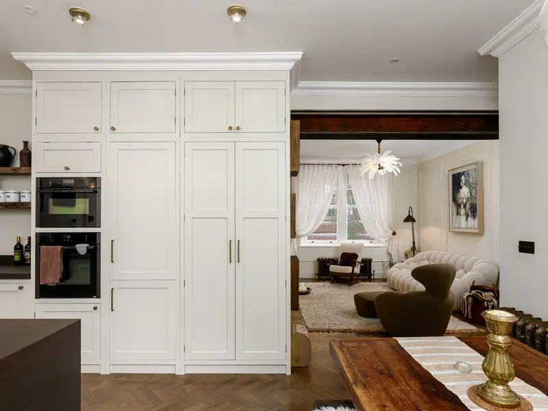 Panelled kitchen and reception refurbishment in a Vincent Square mansion flat